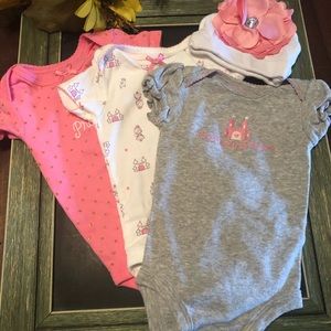 Carter’s- Onesie Set with Hat. D4